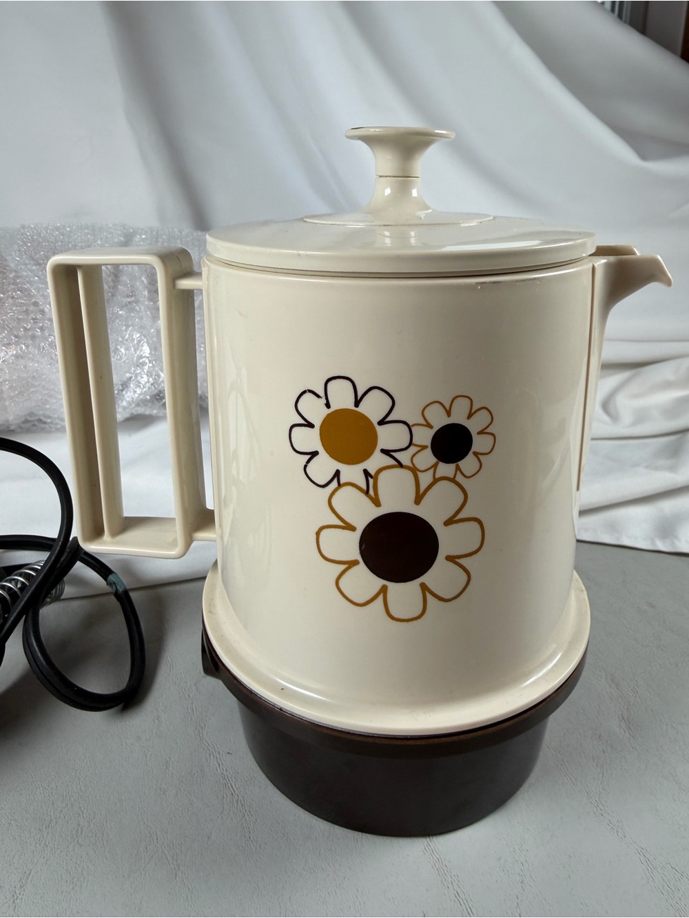 VTG Regal Poly Perk Coffee Pot Electric Percolator 70s 2-4 Cups , Daisies, Works